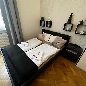  Homestay szállás Spring Roses Downtown Boutique 2 On The Famous Vaci Fashion Street Free Coffee, Tee