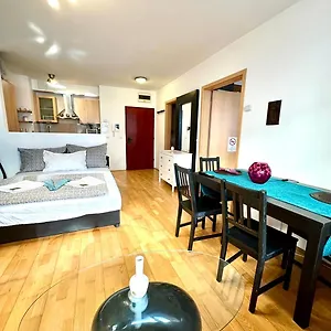  Apartman Center With Balcony